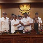 Bupati Adi Arnawa Sampaikan Raperda Perubahan APBD 2026